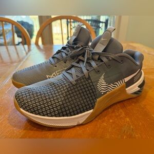 Nike Metcon 8 men’s size 10.5 smoke grey and gum bottom shoes.